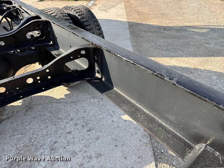 image for item FG0267 2003 International 7300 truck cab and chassis