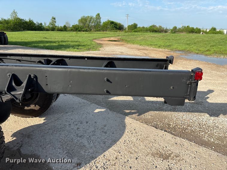 image for item FG0267 2003 International 7300 truck cab and chassis