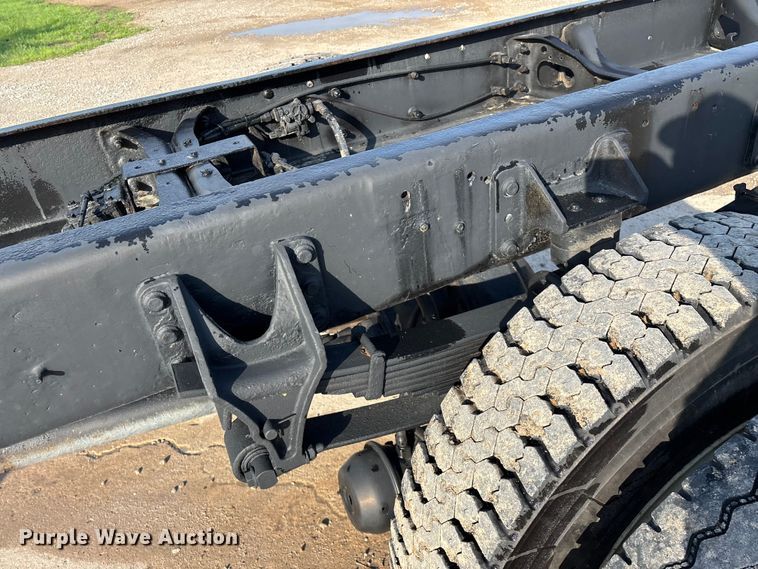 image for item FG0267 2003 International 7300 truck cab and chassis