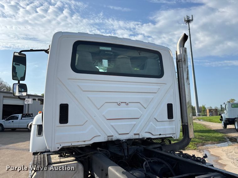 image for item FG0267 2003 International 7300 truck cab and chassis