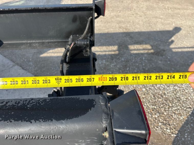 image for item FG0267 2003 International 7300 truck cab and chassis