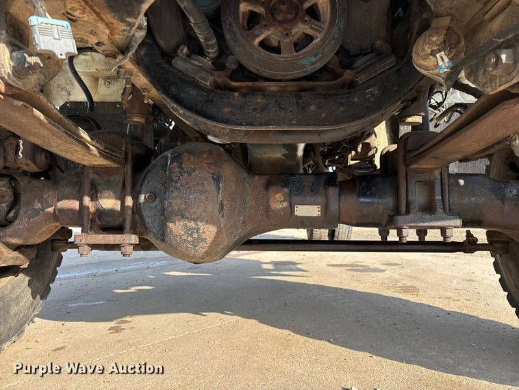 image for item FG0267 2003 International 7300 truck cab and chassis