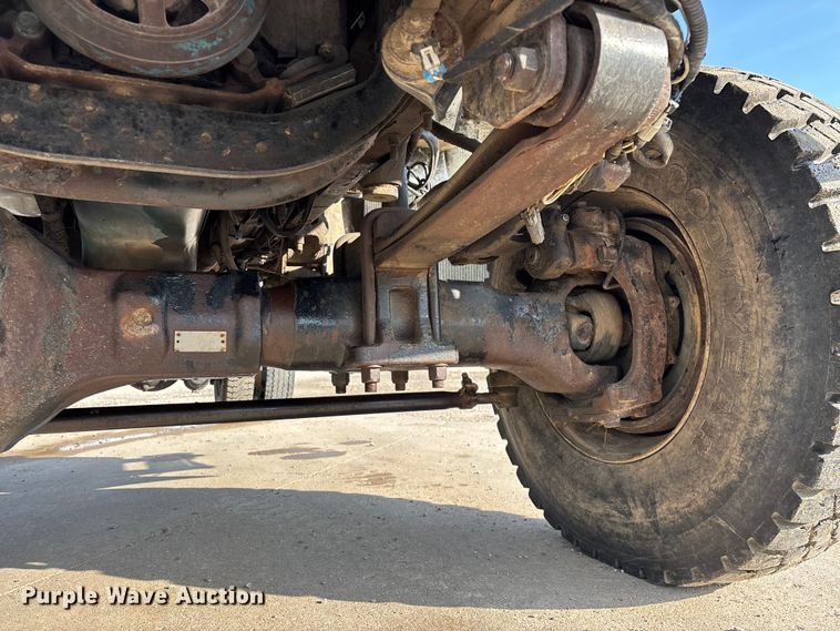 image for item FG0267 2003 International 7300 truck cab and chassis