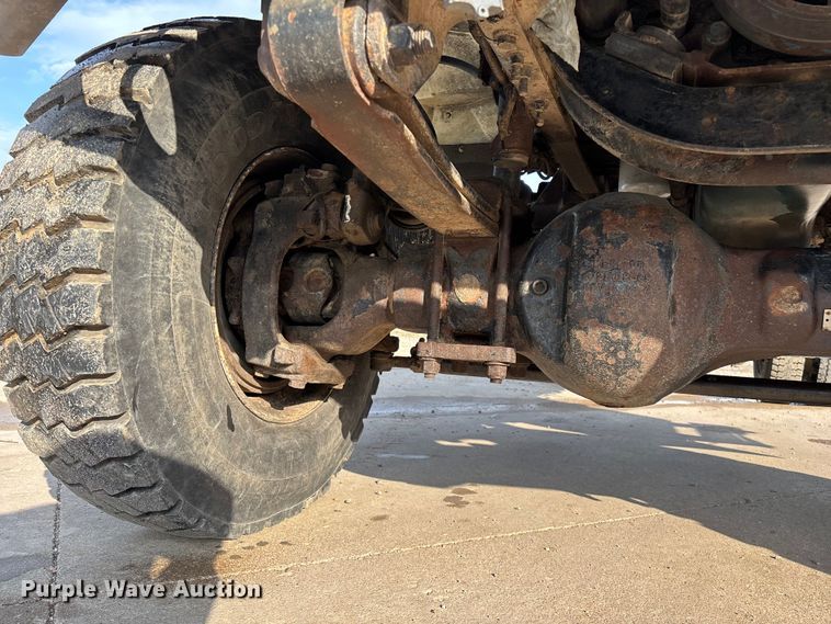 image for item FG0267 2003 International 7300 truck cab and chassis