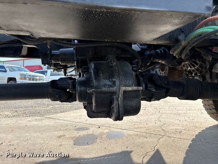 image for item FG0267 2003 International 7300 truck cab and chassis