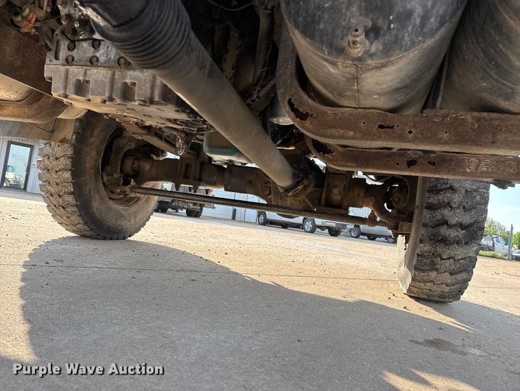 image for item FG0267 2003 International 7300 truck cab and chassis