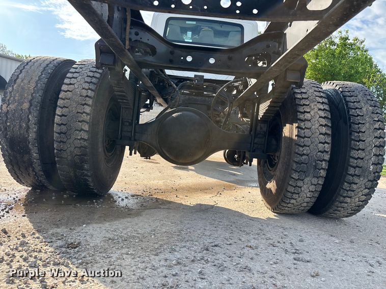 image for item FG0267 2003 International 7300 truck cab and chassis