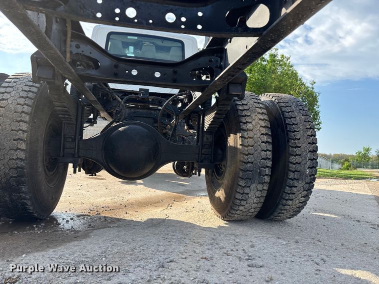 image for item FG0267 2003 International 7300 truck cab and chassis