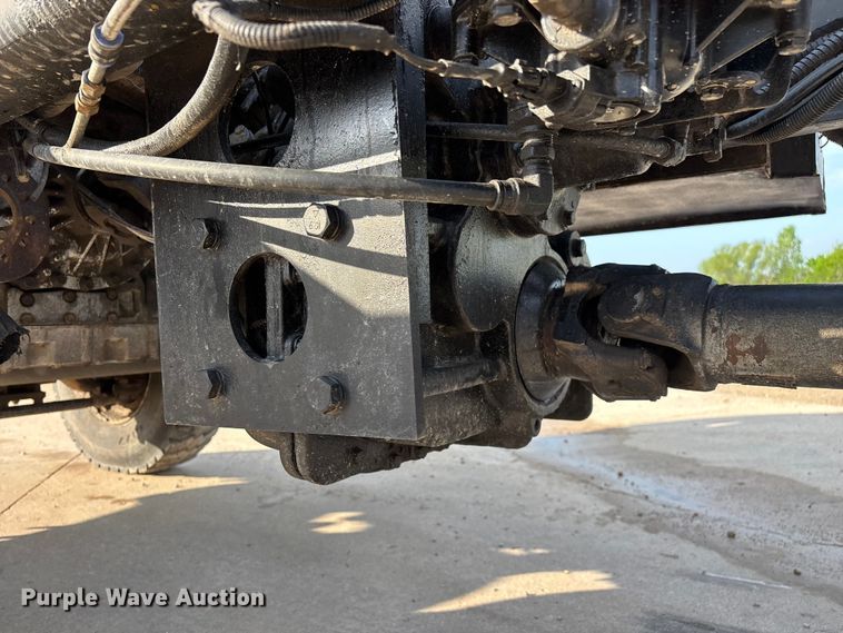 image for item FG0267 2003 International 7300 truck cab and chassis