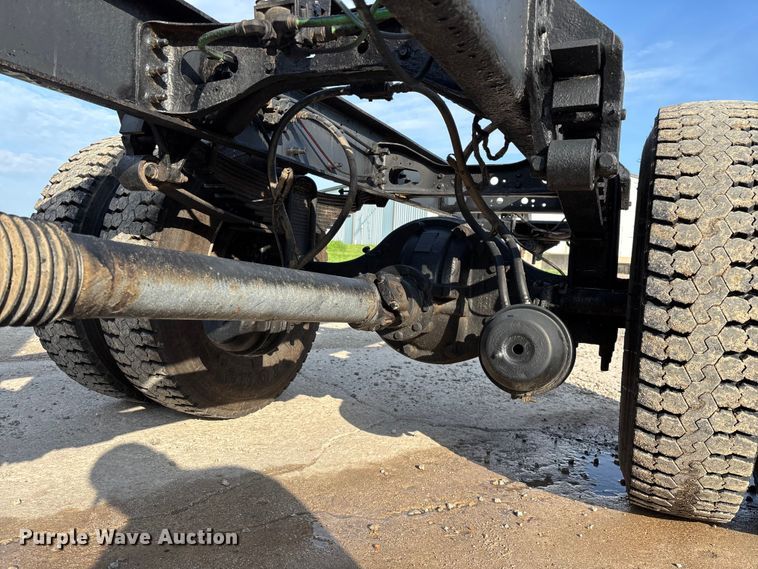 image for item FG0267 2003 International 7300 truck cab and chassis