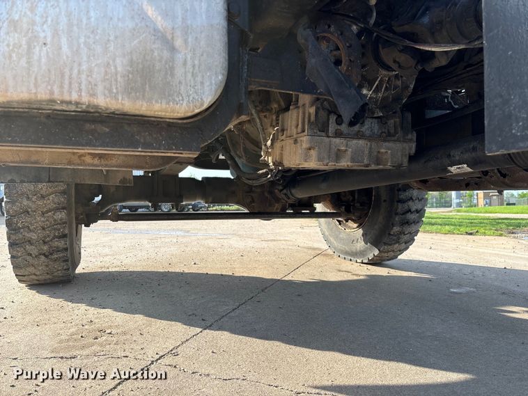 image for item FG0267 2003 International 7300 truck cab and chassis