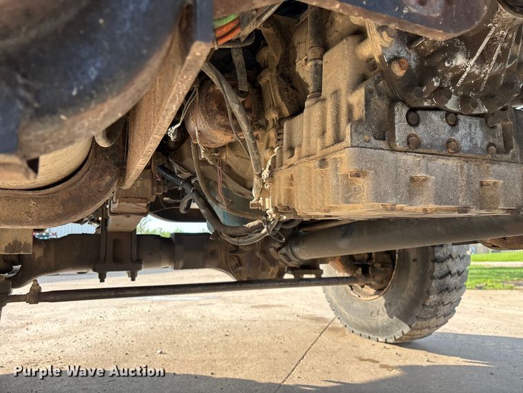 image for item FG0267 2003 International 7300 truck cab and chassis