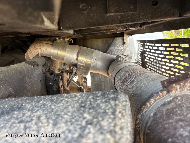 image for item FG0267 2003 International 7300 truck cab and chassis