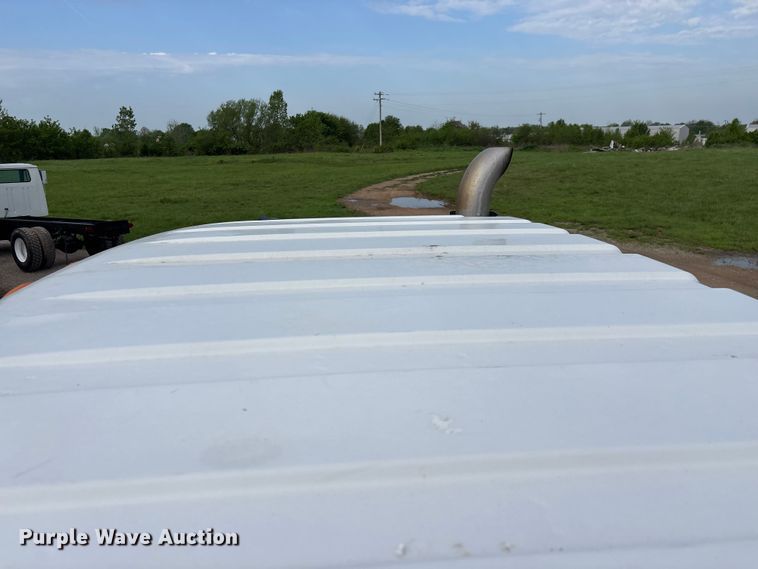 image for item FG0267 2003 International 7300 truck cab and chassis