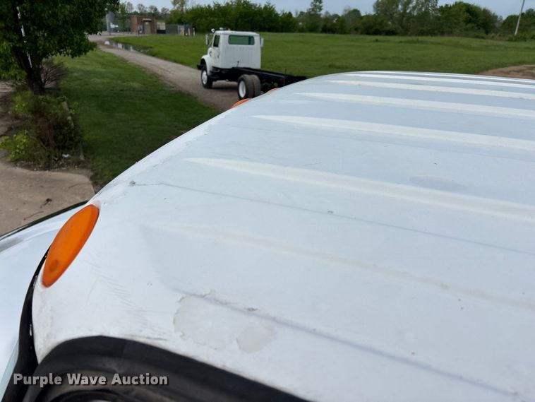 image for item FG0267 2003 International 7300 truck cab and chassis