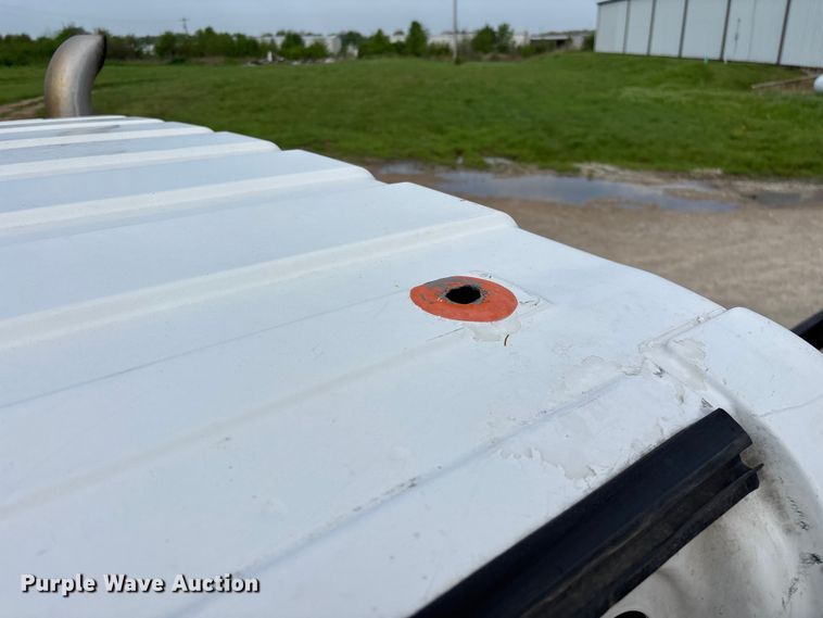 image for item FG0267 2003 International 7300 truck cab and chassis