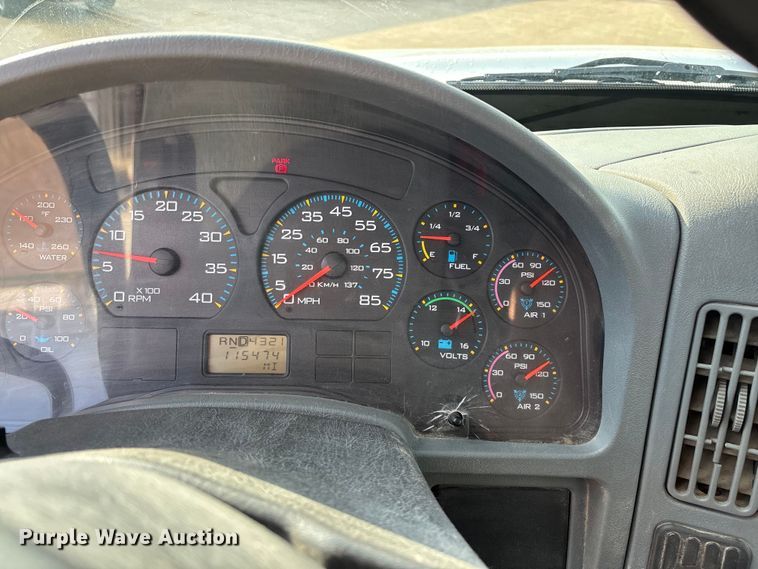 image for item FG0267 2003 International 7300 truck cab and chassis