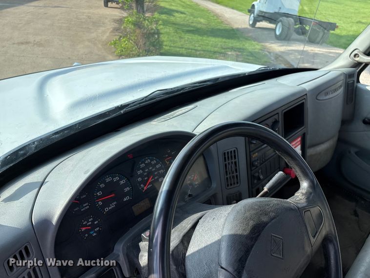 image for item FG0267 2003 International 7300 truck cab and chassis