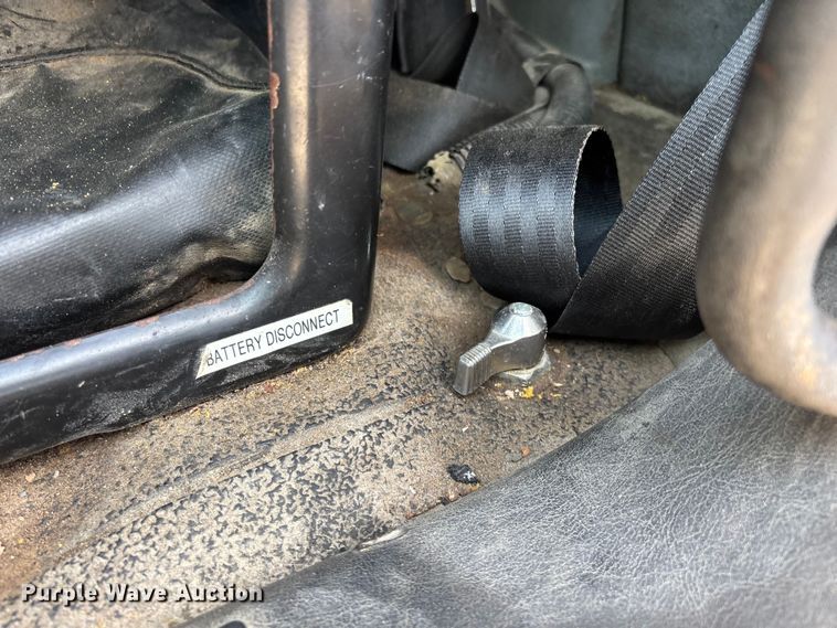 image for item FG0267 2003 International 7300 truck cab and chassis