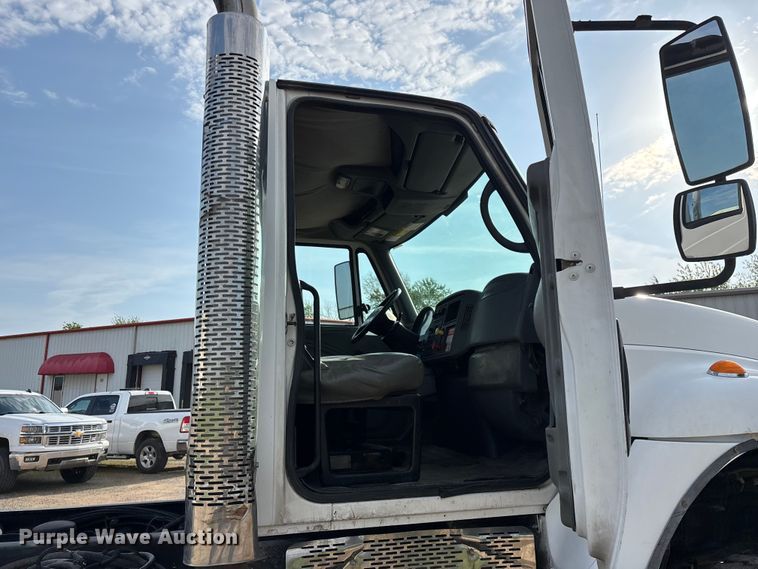 image for item FG0267 2003 International 7300 truck cab and chassis