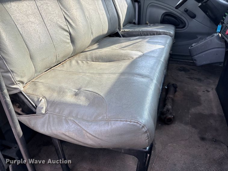 image for item FG0267 2003 International 7300 truck cab and chassis