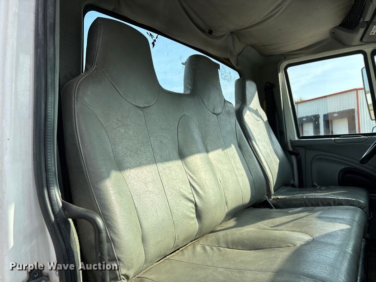 image for item FG0267 2003 International 7300 truck cab and chassis