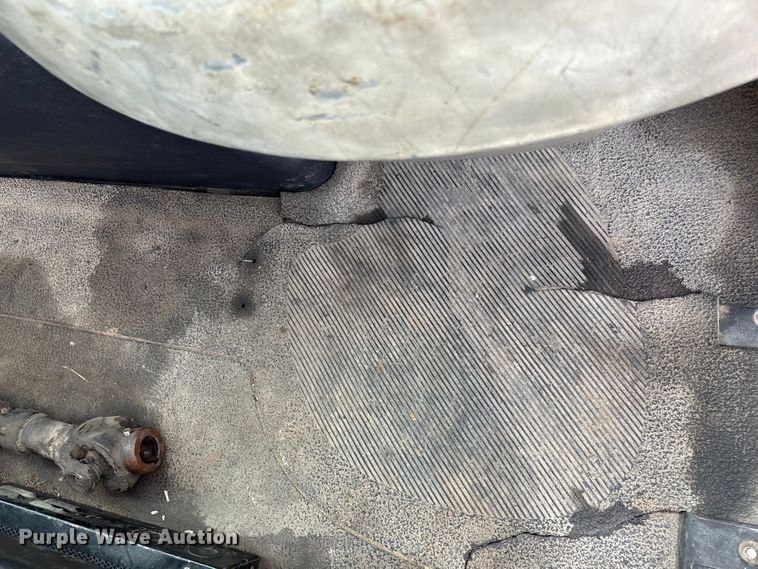 image for item FG0267 2003 International 7300 truck cab and chassis