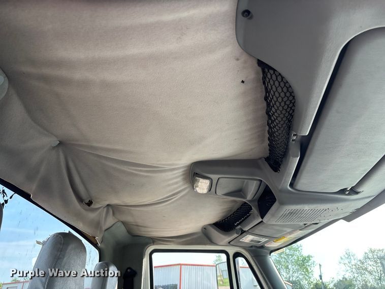 image for item FG0267 2003 International 7300 truck cab and chassis