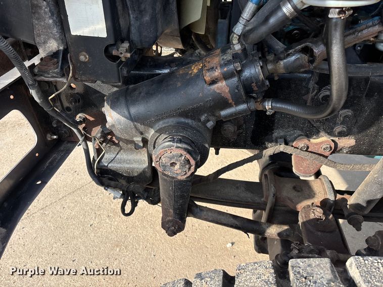 image for item FG0267 2003 International 7300 truck cab and chassis