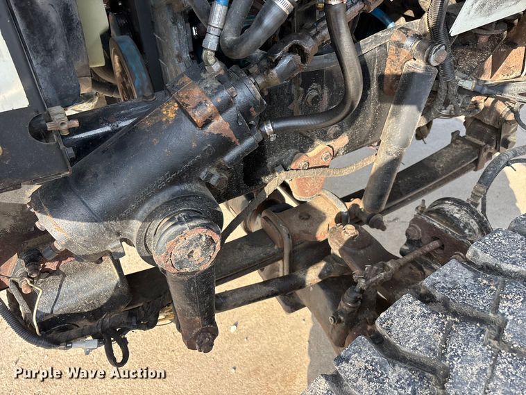 image for item FG0267 2003 International 7300 truck cab and chassis