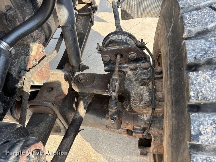 image for item FG0267 2003 International 7300 truck cab and chassis