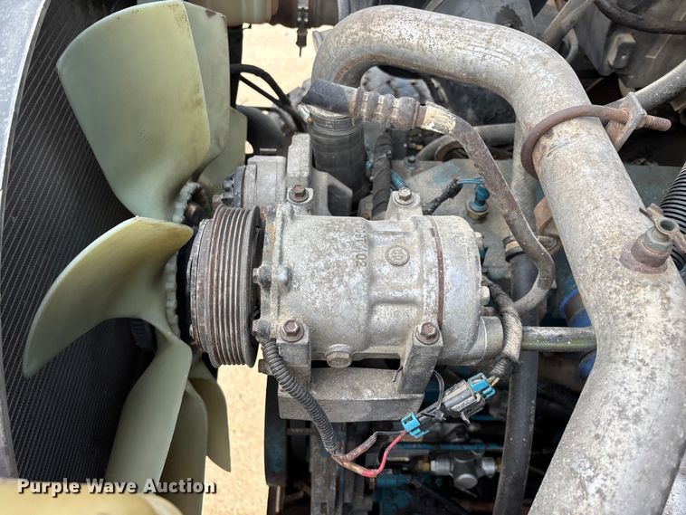 image for item FG0267 2003 International 7300 truck cab and chassis