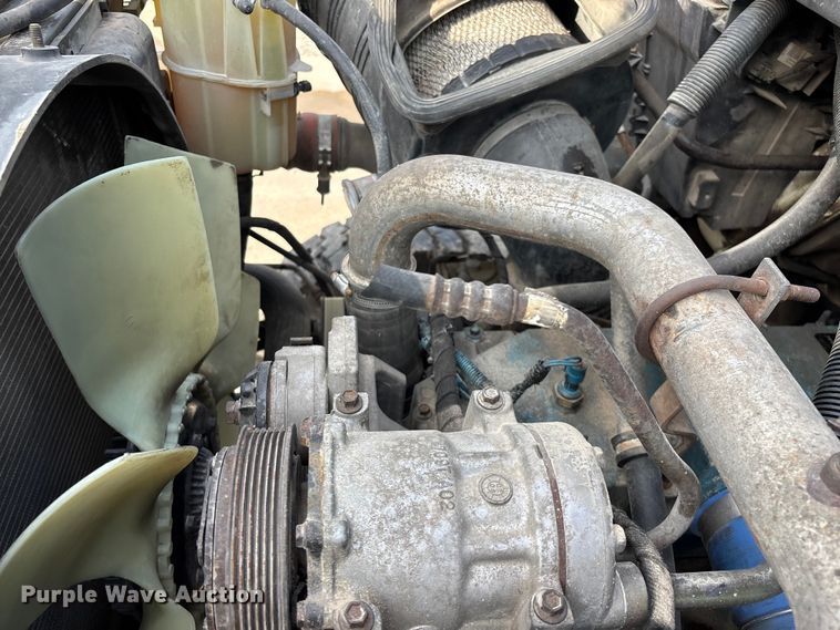 image for item FG0267 2003 International 7300 truck cab and chassis