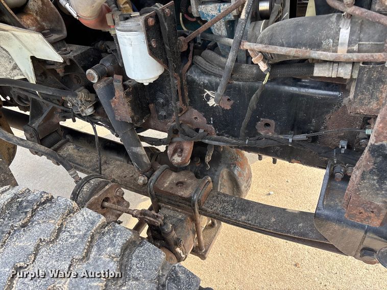 image for item FG0267 2003 International 7300 truck cab and chassis