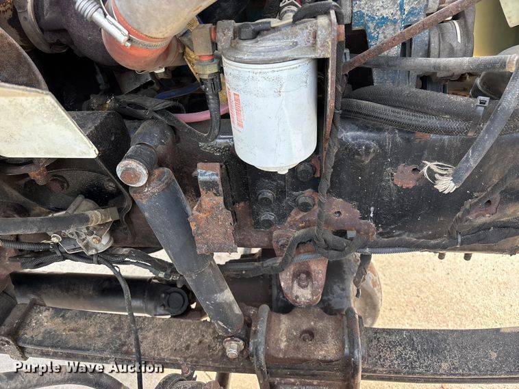 image for item FG0267 2003 International 7300 truck cab and chassis