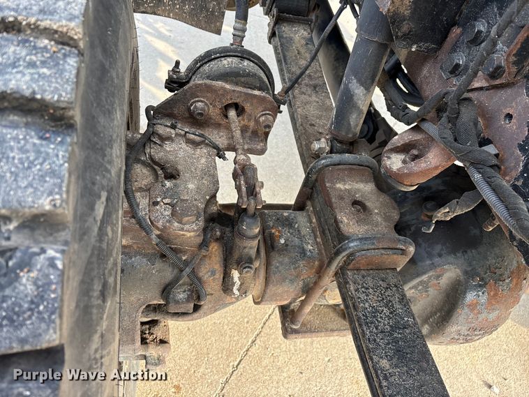 image for item FG0267 2003 International 7300 truck cab and chassis