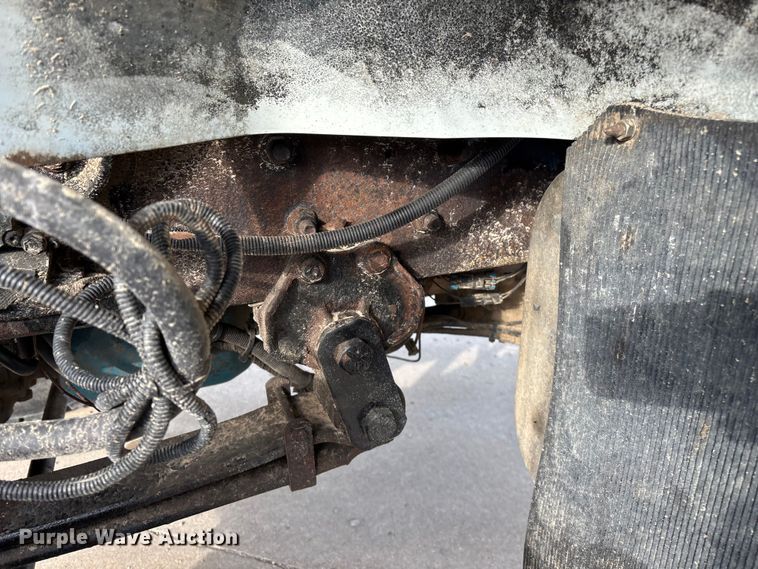 image for item FG0267 2003 International 7300 truck cab and chassis