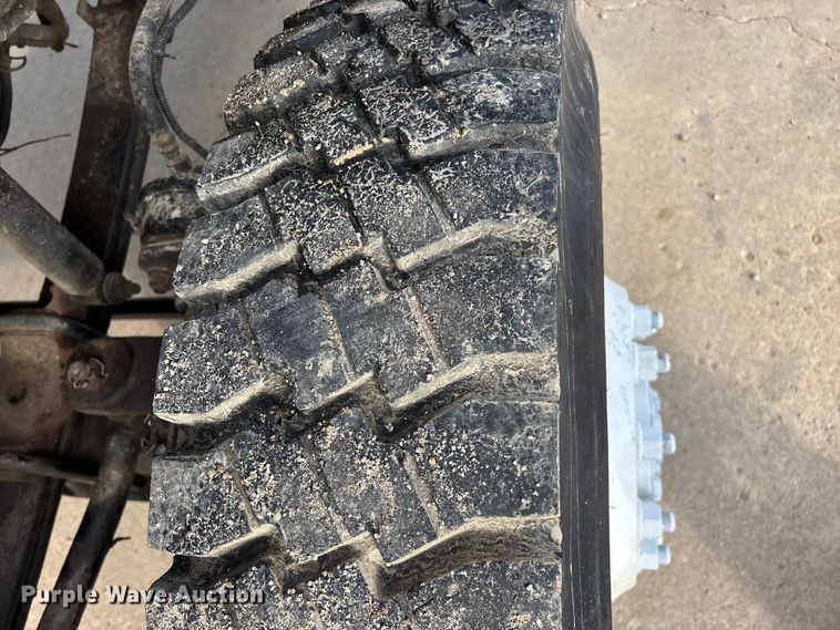 image for item FG0267 2003 International 7300 truck cab and chassis