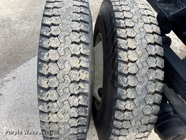 image for item FG0267 2003 International 7300 truck cab and chassis