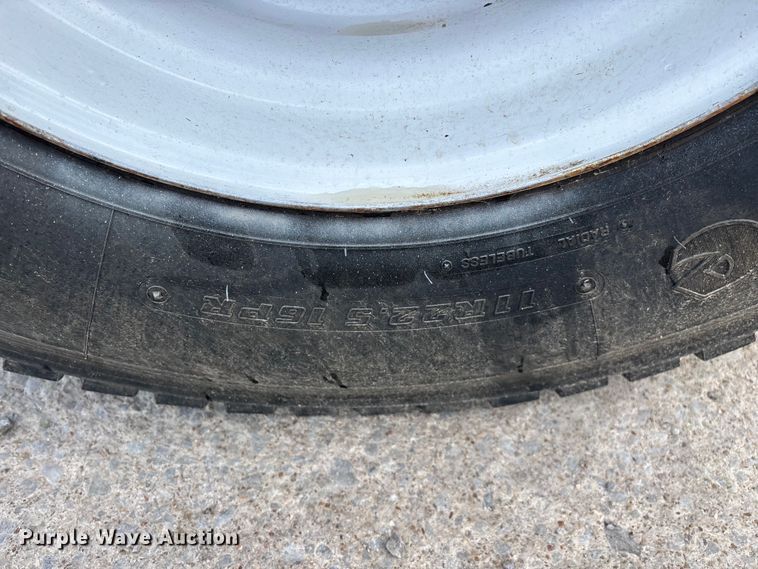 image for item FG0267 2003 International 7300 truck cab and chassis