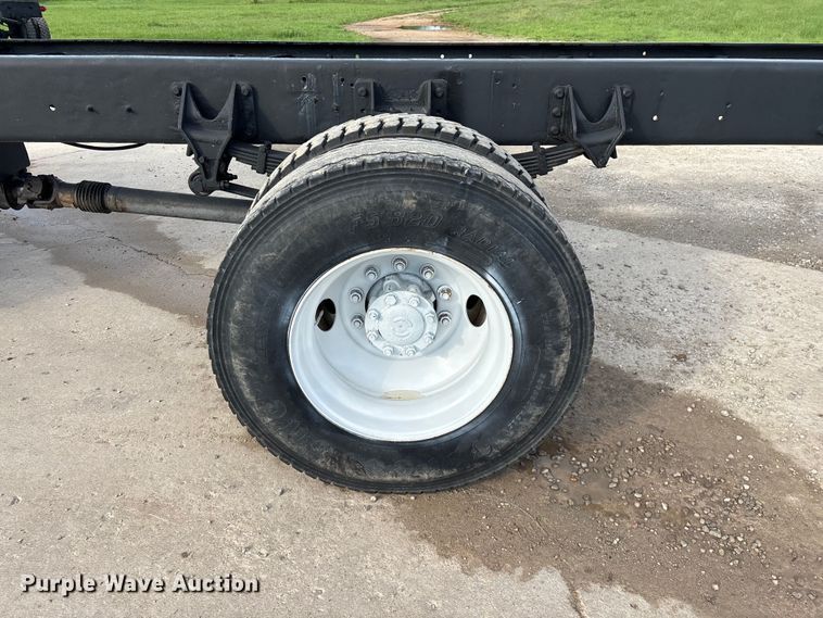 image for item FG0267 2003 International 7300 truck cab and chassis