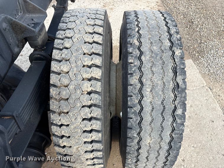 image for item FG0267 2003 International 7300 truck cab and chassis