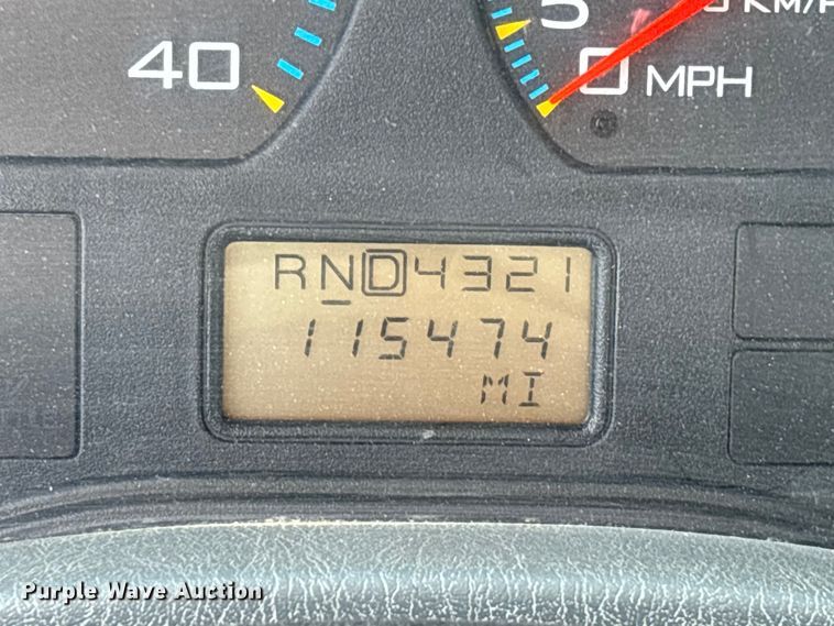 image for item FG0267 2003 International 7300 truck cab and chassis