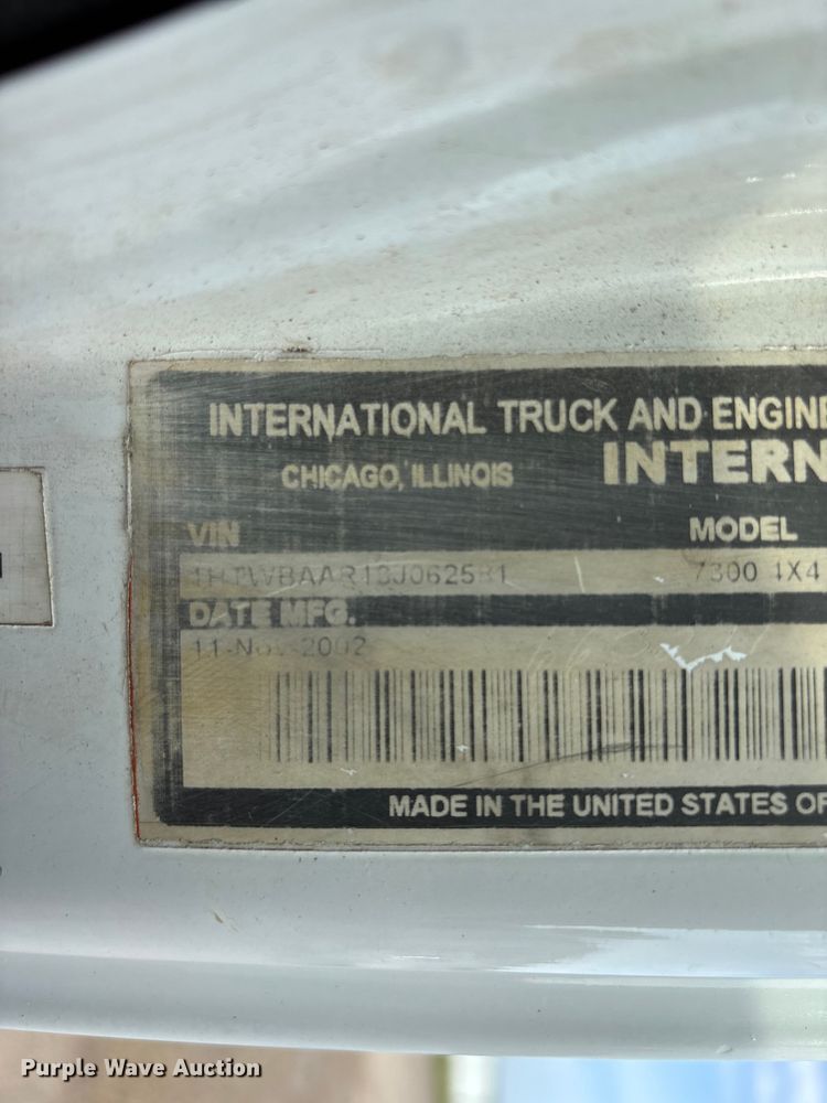 image for item FG0267 2003 International 7300 truck cab and chassis