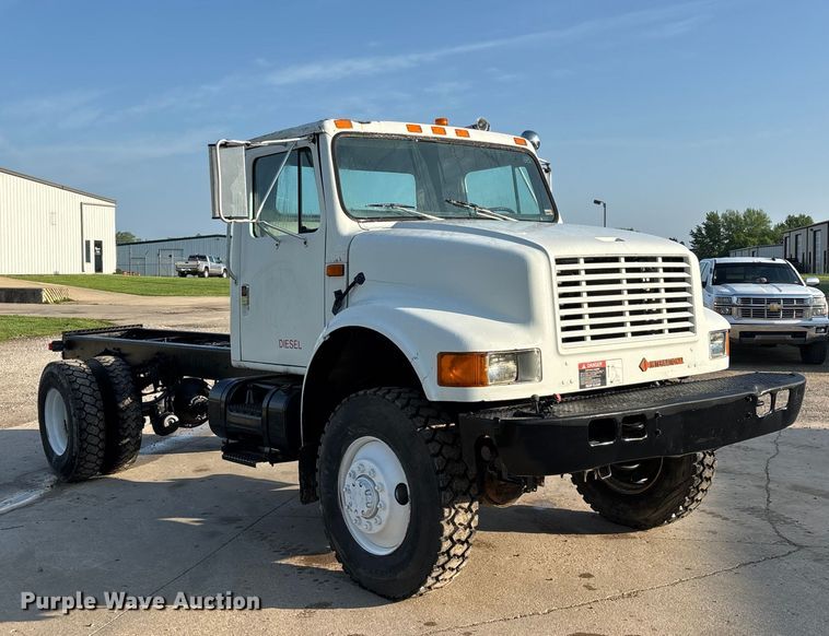image for item FG0268 1990 International 4800 truck cab and chassis