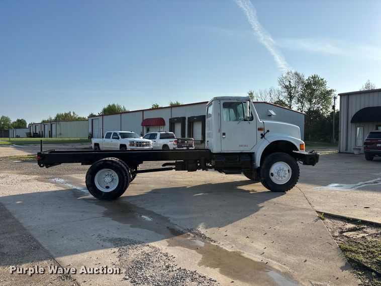 image for item FG0268 1990 International 4800 truck cab and chassis