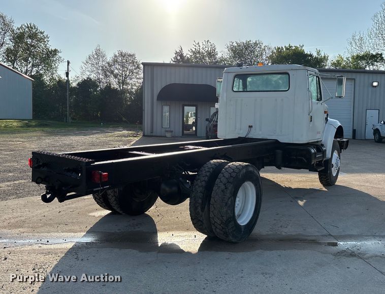 image for item FG0268 1990 International 4800 truck cab and chassis