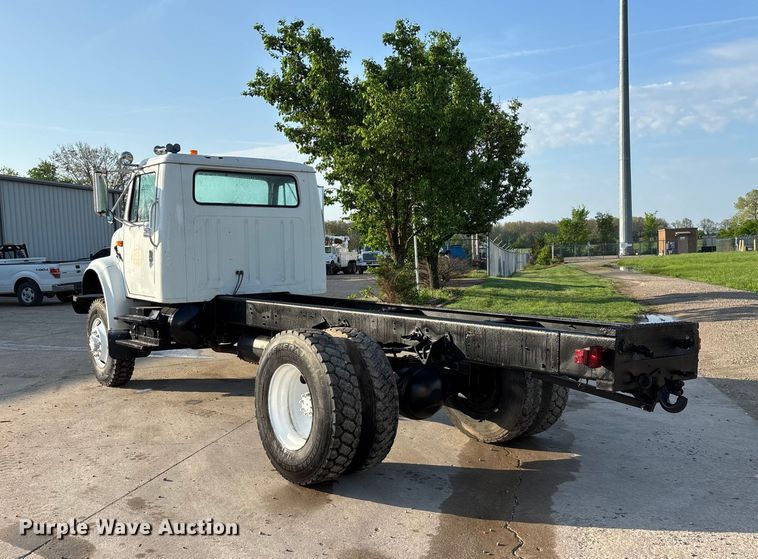 image for item FG0268 1990 International 4800 truck cab and chassis