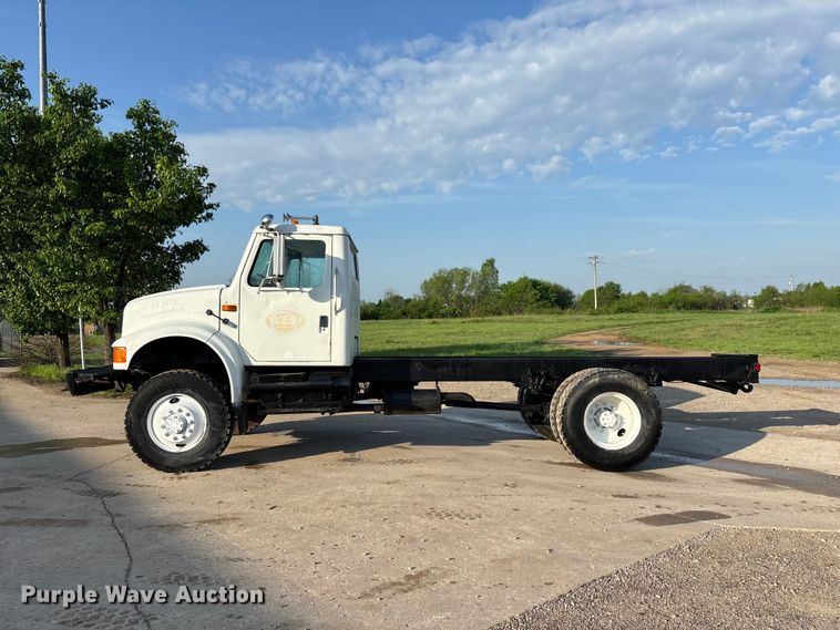image for item FG0268 1990 International 4800 truck cab and chassis