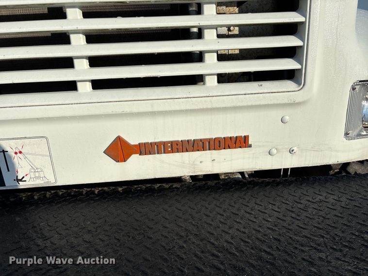 image for item FG0268 1990 International 4800 truck cab and chassis